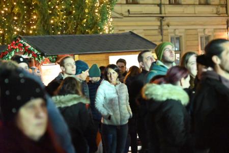 Včeraj je prvi koncert Pravljičnega Kamnik privabil število obiskovalcev (21)